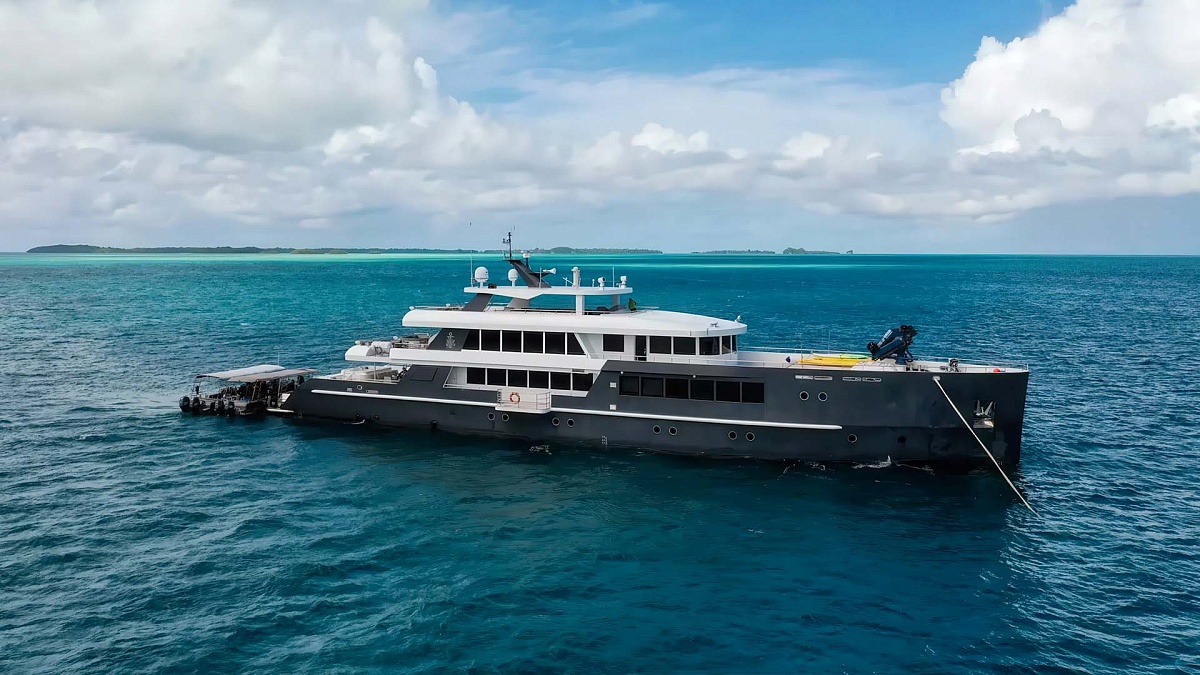 Аренда мега яхты Black Pearl - Custom Built 153 на Мальдивах